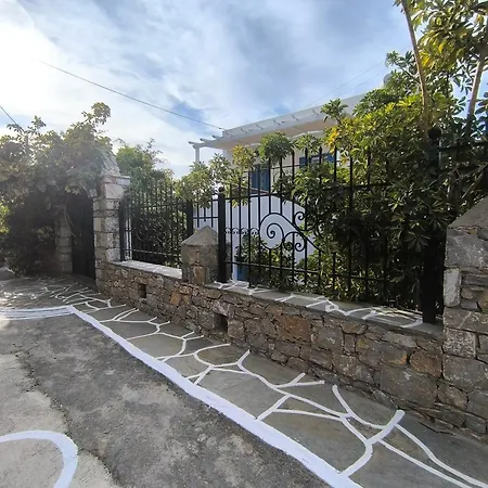 Fenia Semesterbostad *