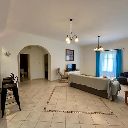 Semesterbostad Fenia