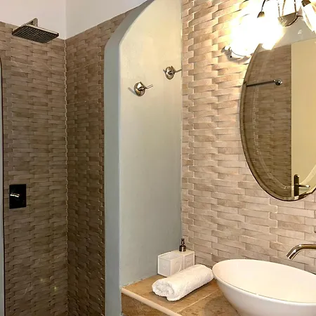 Semesterbostad Fenia