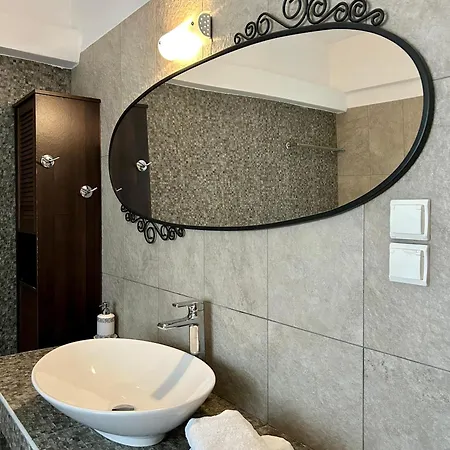 Fenia Semesterbostad *