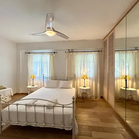 Fenia Semesterbostad Aegiali