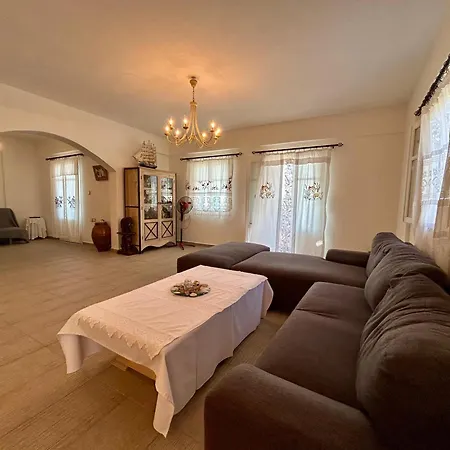 Semesterbostad Fenia