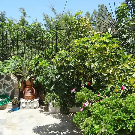 Semesterbostad Fenia *